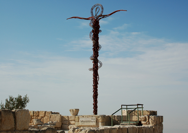 Monte Nebo - serpentine cross