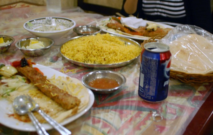 almoço num restaurante popular