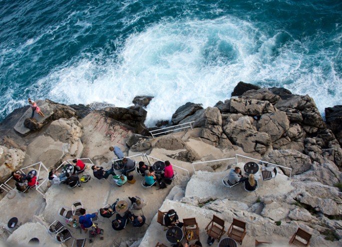 Esplanada numa falésia 