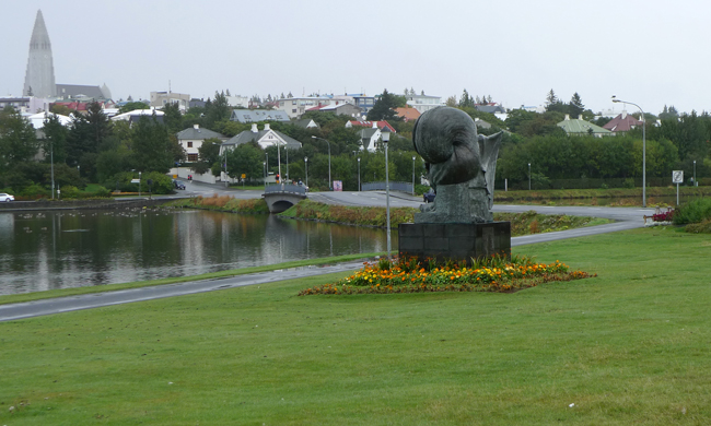 site_reykjavik_lagoa_estatua