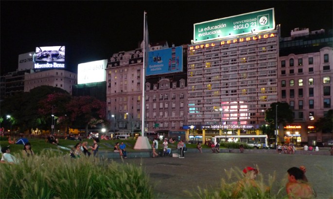 Obelisco à noite