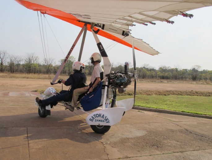 a fazer-se à pista de terra batida