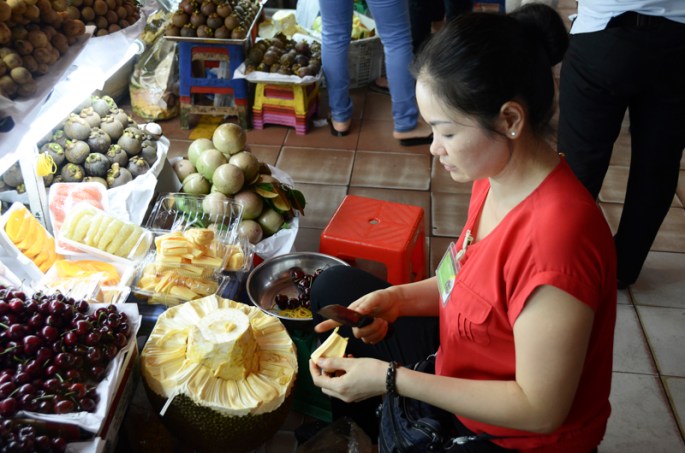vendedora de fruta no Ben Thanh
