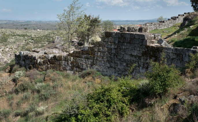 Muralha de Vila de Touro