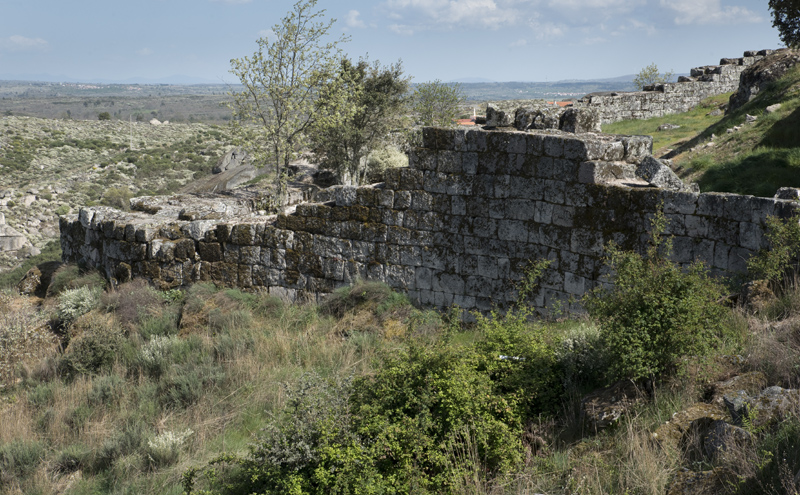 Muralha de Vila de Touro