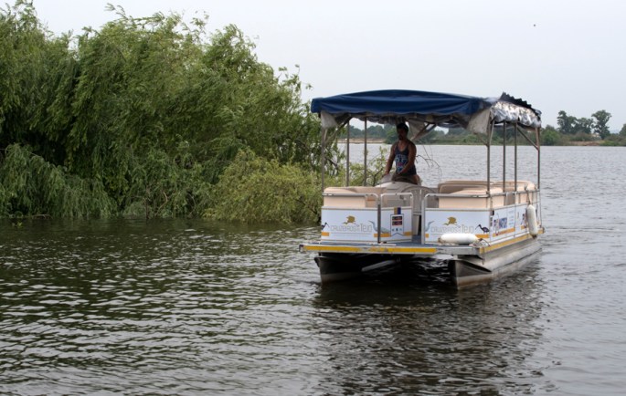 Escaroupim - barco de passeio a regressar