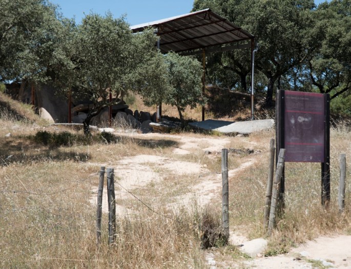 Caminho para a Anta Grande do Zambujeiro