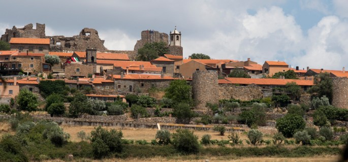 Torreões ao longo da muralha