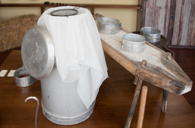 Produção de queijo artesanal - Museu do queijo em Peraboa