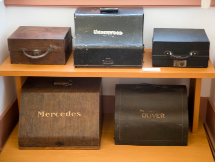 Caixas onde se guardavam e transportavam as máquinas de escrever