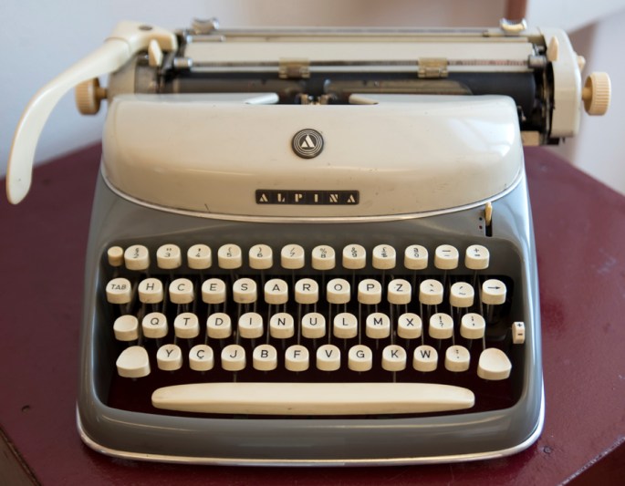 Máquina com teclado HCESAR