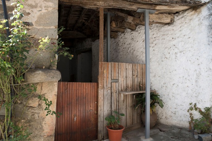 Donas tem ainda casas rústicas e muito antigas