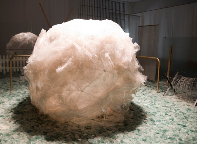 Através de Cildo Meireles