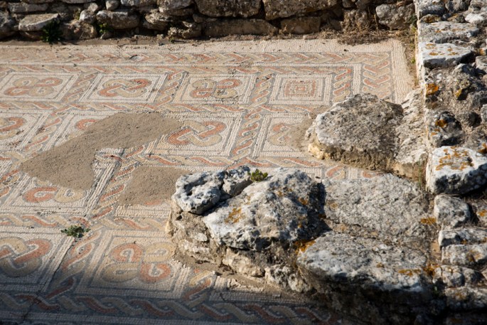 Azulejos nas ruínas romanas
