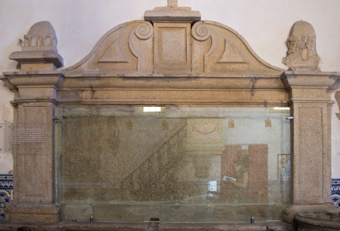 Túmulo na igreja de S. Pedro em Trancoso