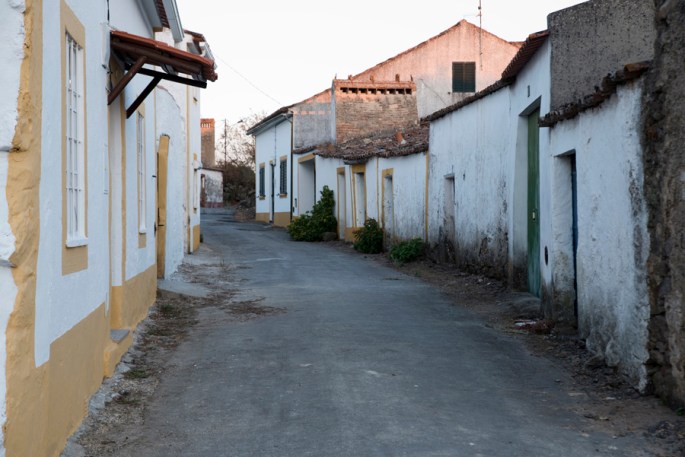 Uma das poucas ruas da aldeia