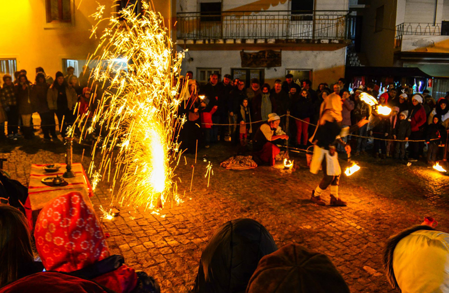 O castelo visto à entrada de Vilar Maior