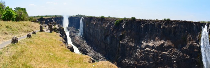 As cataratas através de uma lente olho de peixe