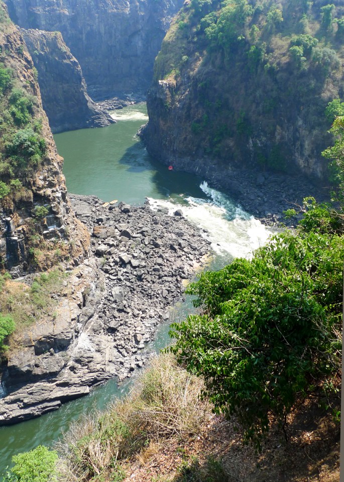 A ferrovia foi importante para o desenvolvimento da região devido às dificuldades de transporte criadas pelo Zambeze