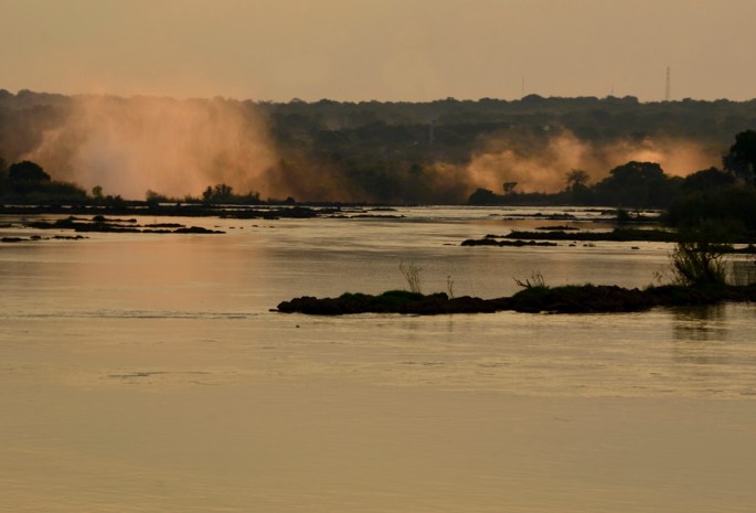 O "fumo que troveja" visto de Livingstone