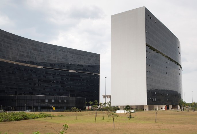 A Cidade Administrativa Presidente Tancredo Neves é um dos últimos grandes projetos de Óscar Niemeyer. As obras começaram em 2007 e a inauguração foi em Março de 2010.