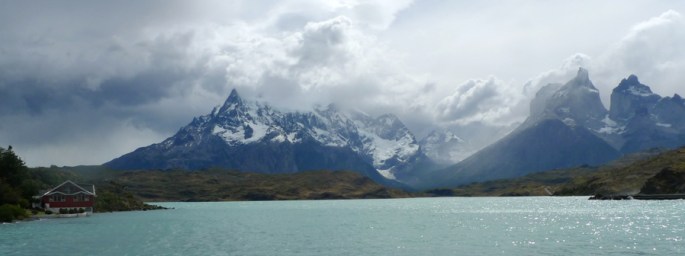 O hotel fica numa ilha em frente das Torres