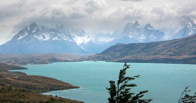 Torres del Paine e o rio de cor esmeralda