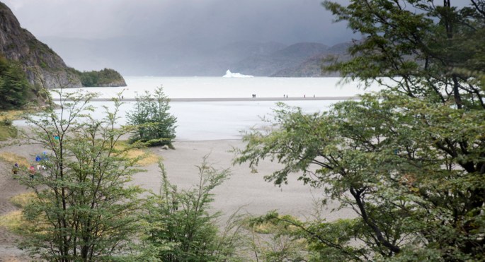 Vista dos icebergs e do glaciar