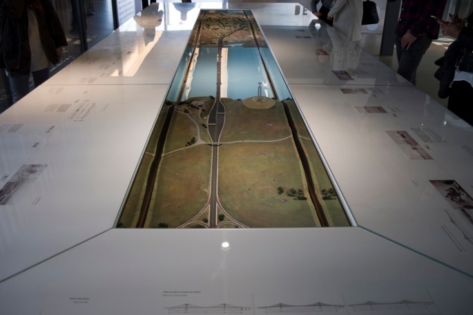 Maqueta e cronologia da Ponte 25 Abril