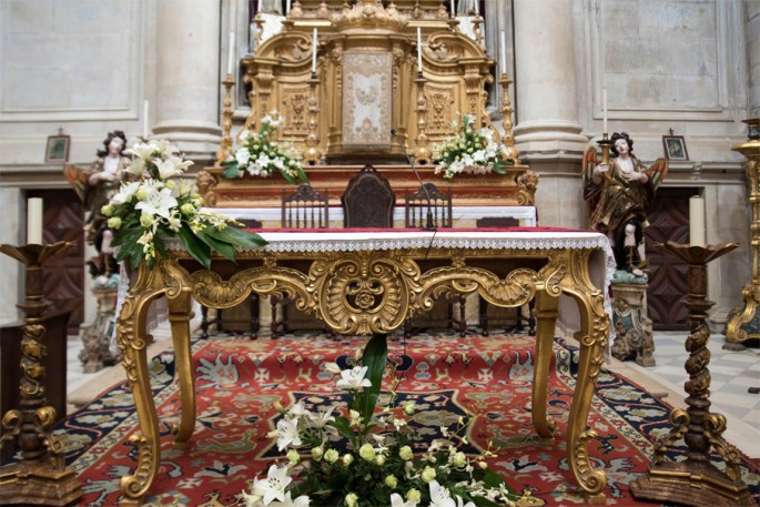 Talha dourada no altar-mor