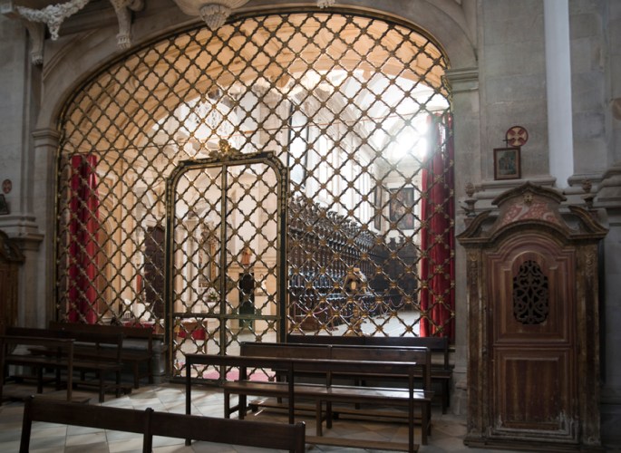 Grade que separa a igreja do coro-baixo