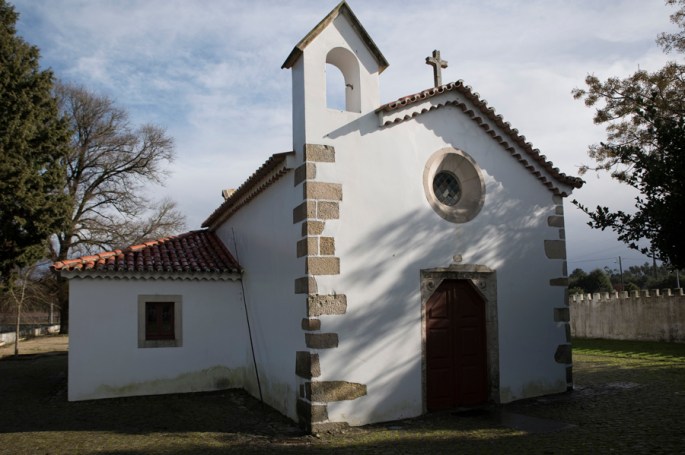 Entrada e campanário da capela
