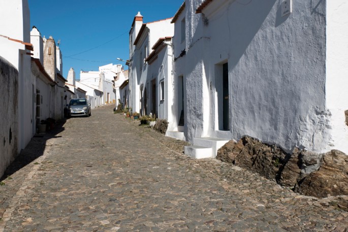 Rua da aldeia de Évora Monte