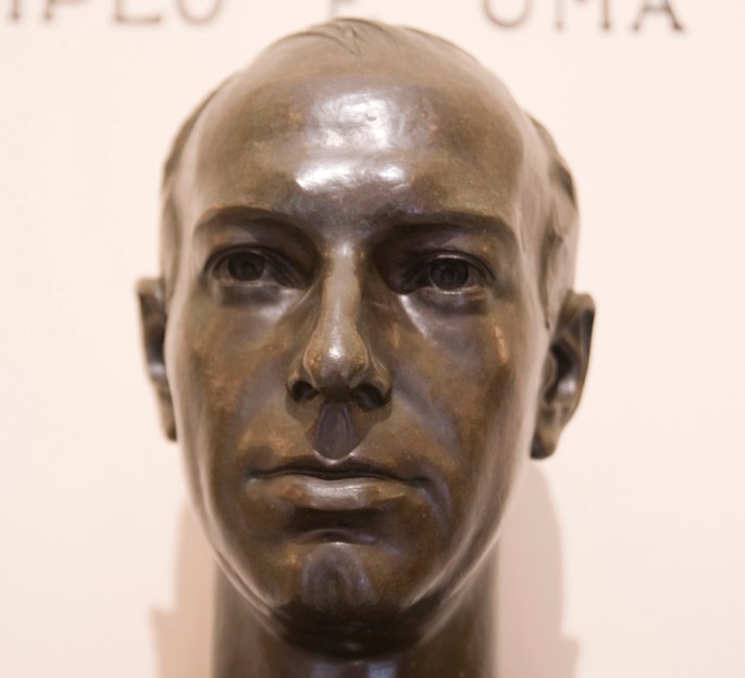 Busto de Abel de Lacerda na entrada do Museu