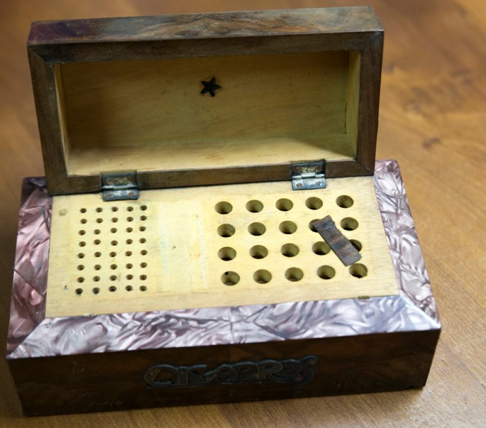 Cigarreira antiga que é guardada na loja