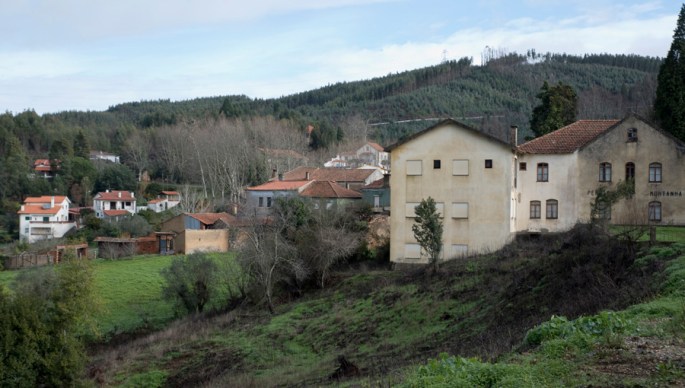Vista de Vale da Mó e as serras