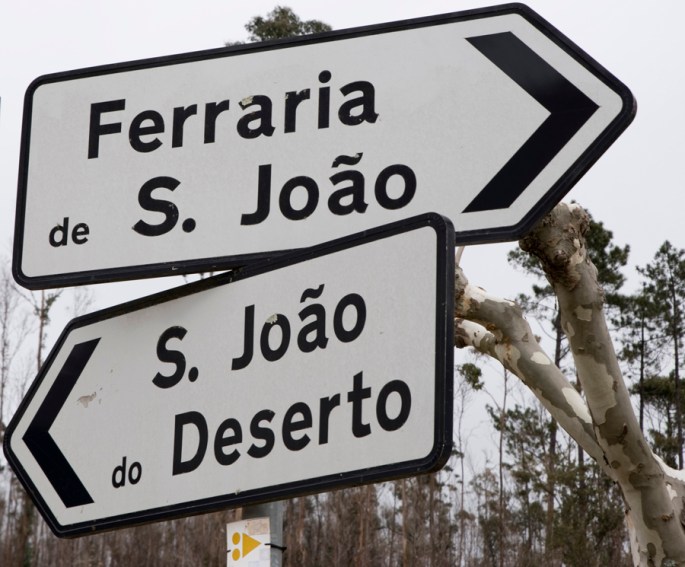 A aldeia fica no alto da serra