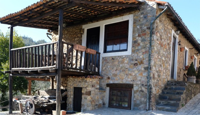 Uma das casas restauradas