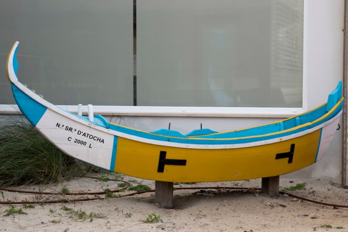 Réplica de um barco no Centro de Arte Xávega