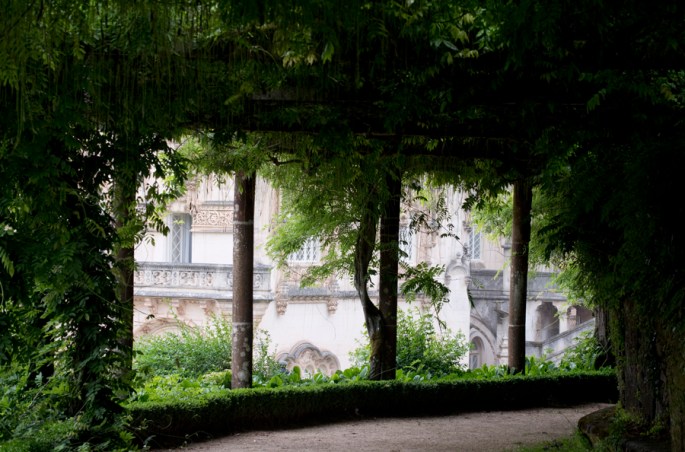 Passeio à sombra com vista para o Palace