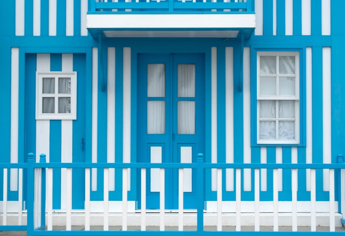 Palheiro na marginal junto à Ria