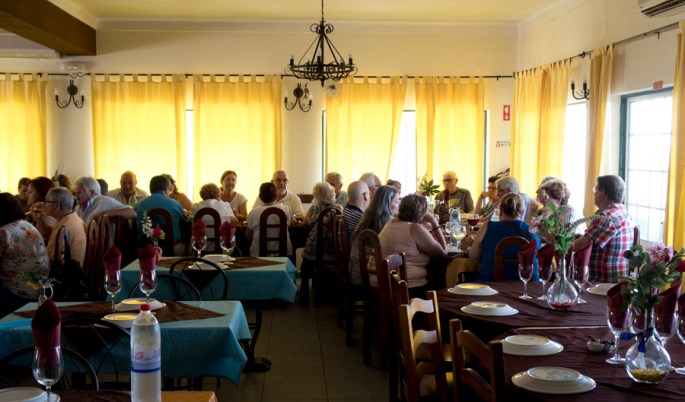 Um grupo de espanhóis no Fontela