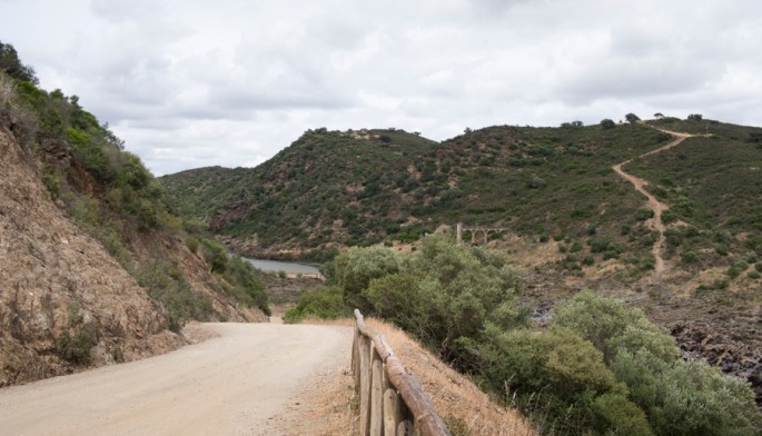 Estrada de terra batida próximo das cataratas