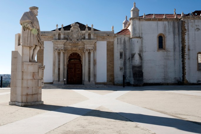 D. João V, a Biblioteca e o pátio da Universidade