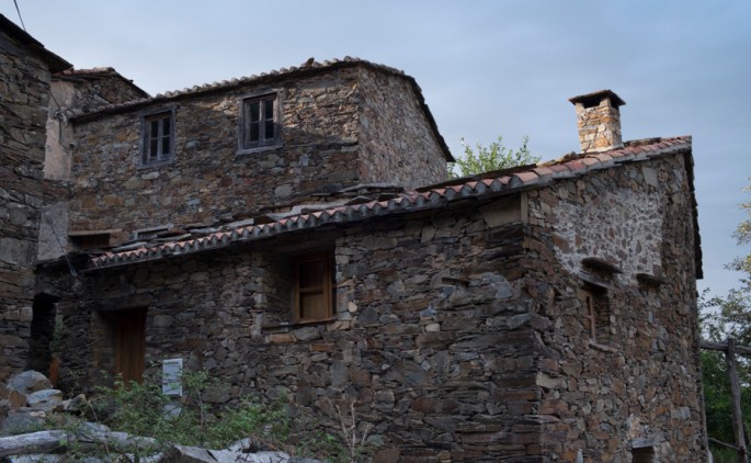 Algumas das casas têm dois pisos