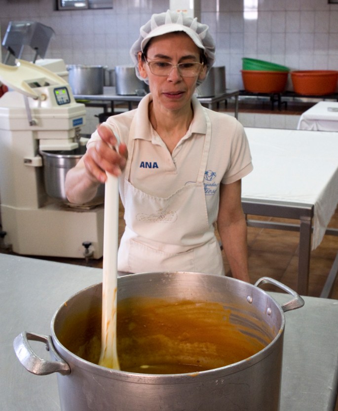 A fazer o creme das queijadas