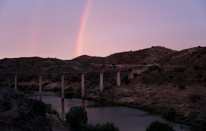O acesso rodoviário é hoje muito fácil. No Guadiana deixou de haver aceso fluvial ao Mediterrâneo devido a uma barragem