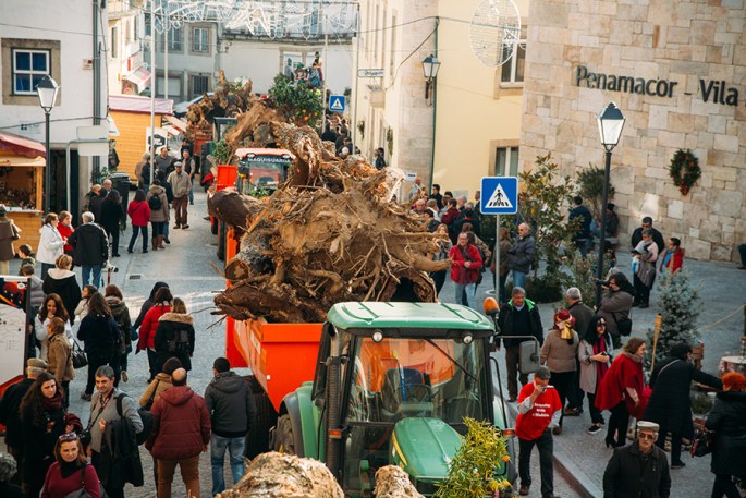 O transporte para o largo da igreja ©CMPenamacor