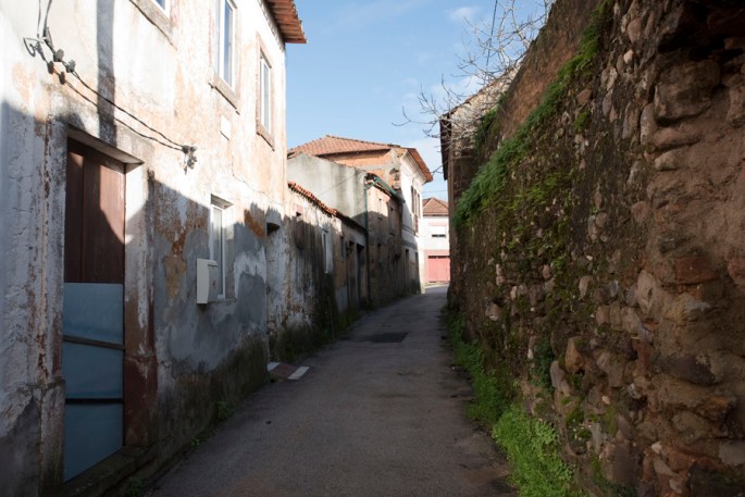 A casa onde nasceu Manuel Alves é a primeira do lado esquerdo