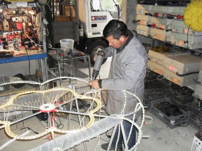 Preparação das iluminações ©Iluminações Diogo & Reis